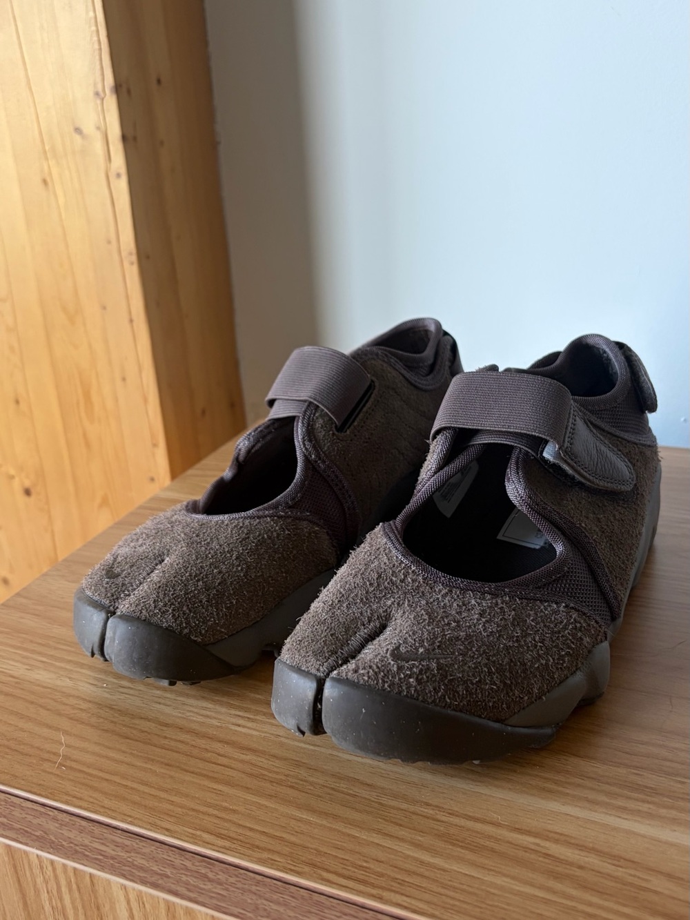 Nike Air Rift “Ironstone”: Women’s tabi sneakers